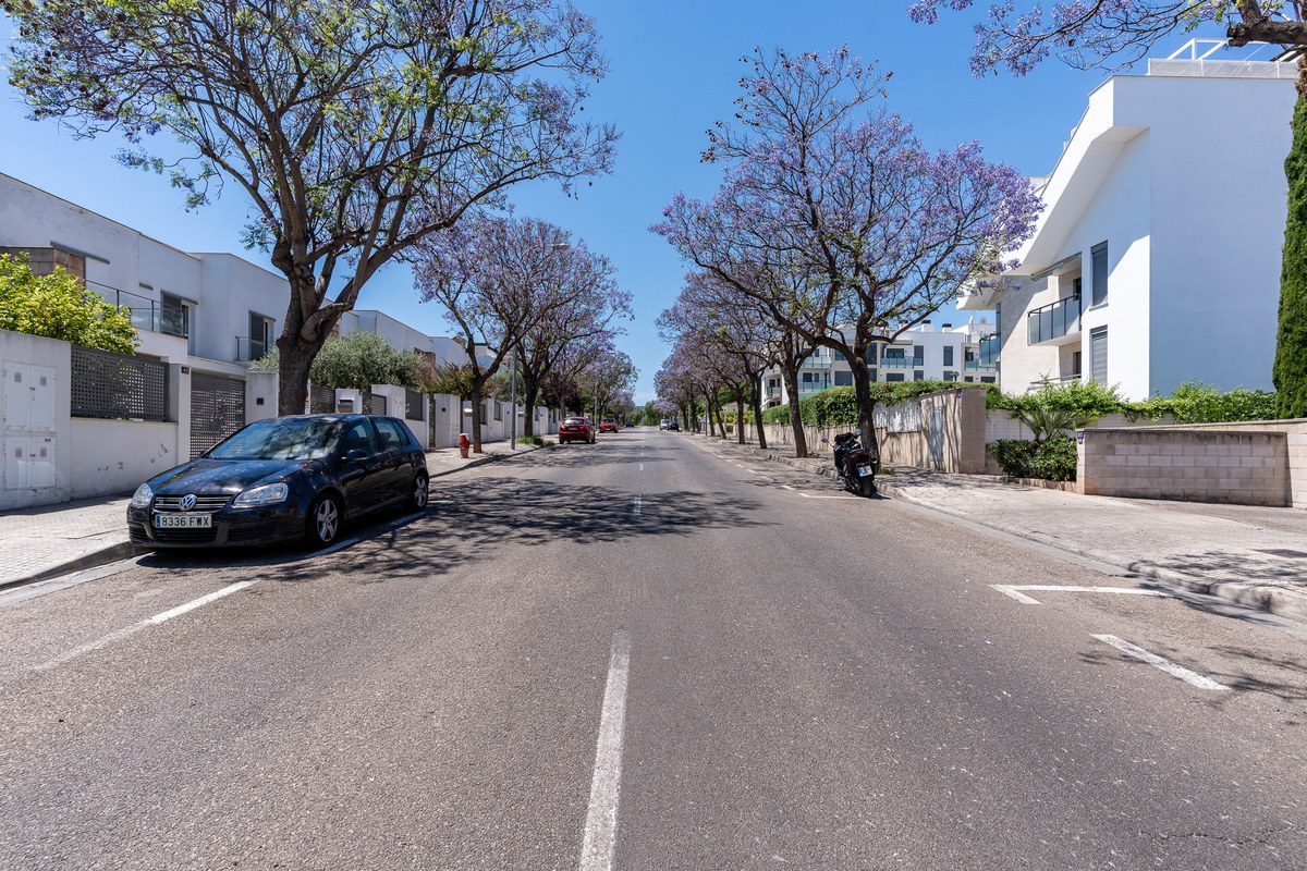 02-residential-street-modern-townhouses-1200×800 El Jardín — Garden Apartment in Son Rapinya