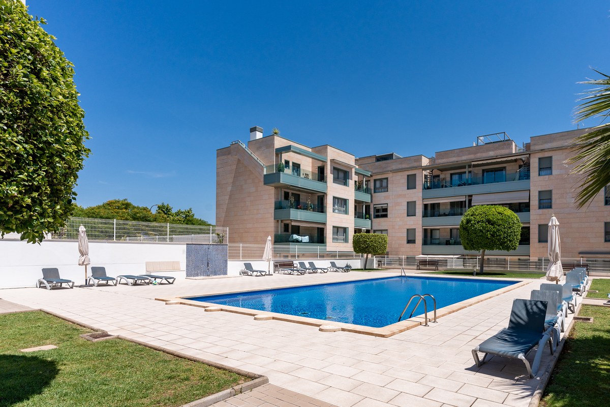 04-communal-swimming-pool-palms-1200×800 El Jardín — Garden Apartment in Son Rapinya