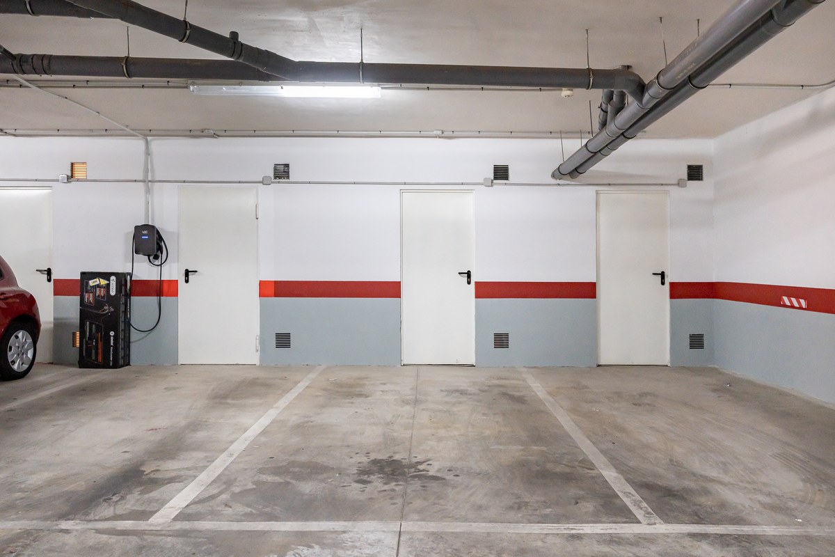 04-underground-garage-doors-ev-charger-1200×800 El Jardín — Garden Apartment in Son Rapinya