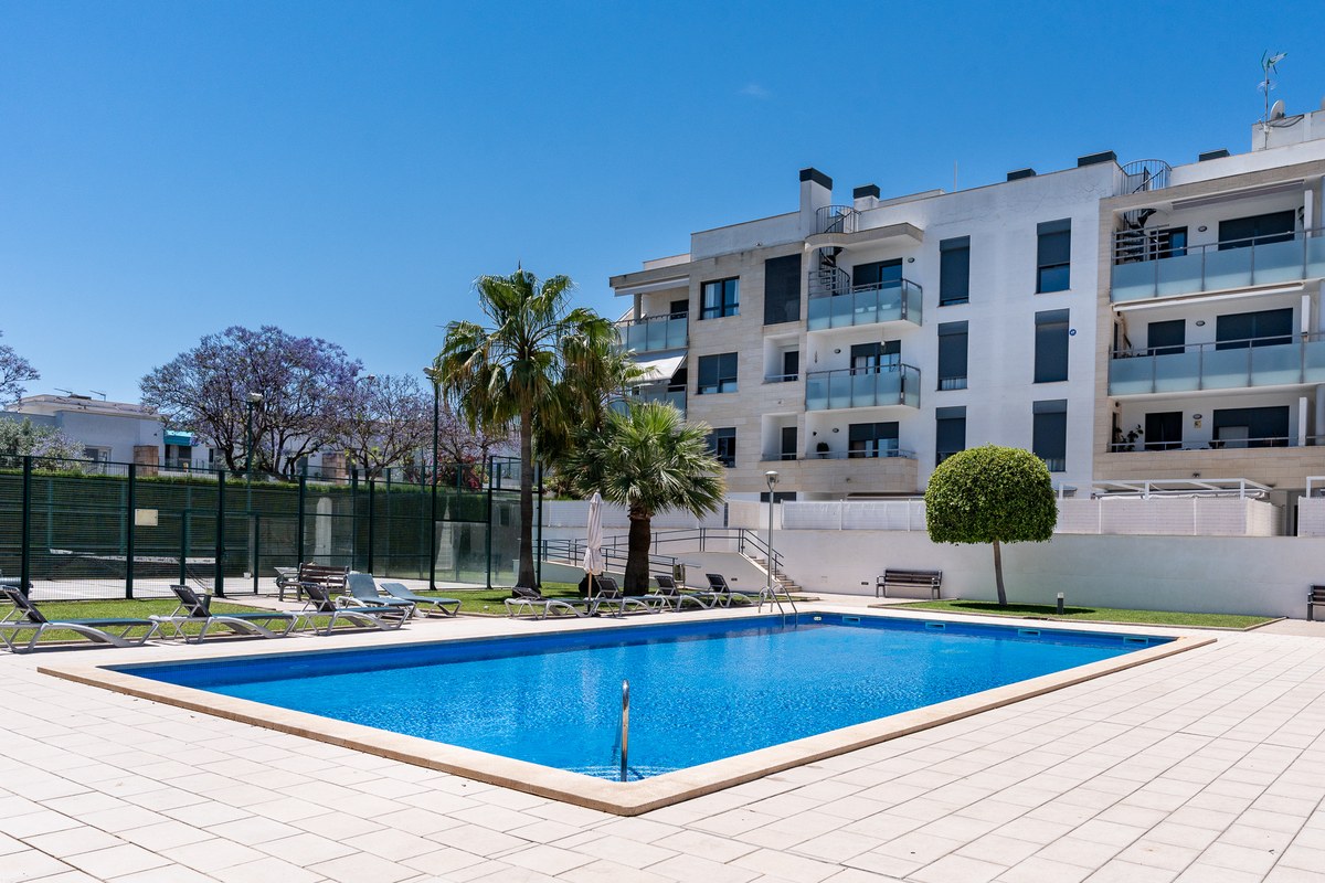 06-communal-pool-palm-tree-residence-1200×800 El Jardín — Garden Apartment in Son Rapinya