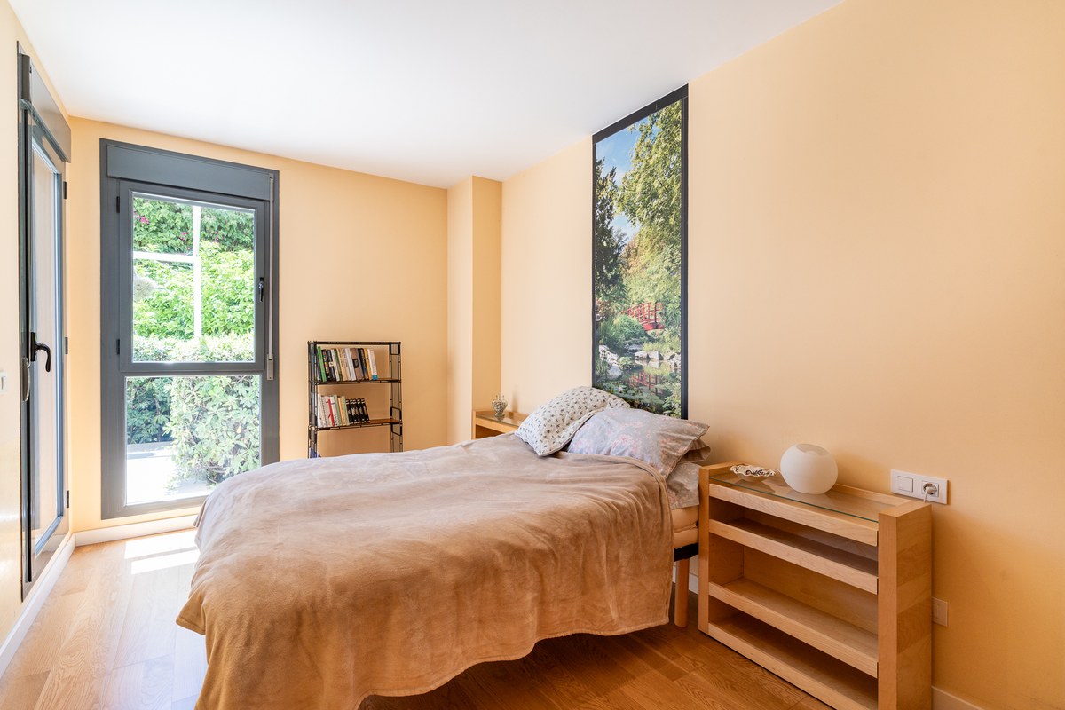 17-bright-bedroom-garden-window-1200×800 El Jardín — Garden Apartment in Son Rapinya