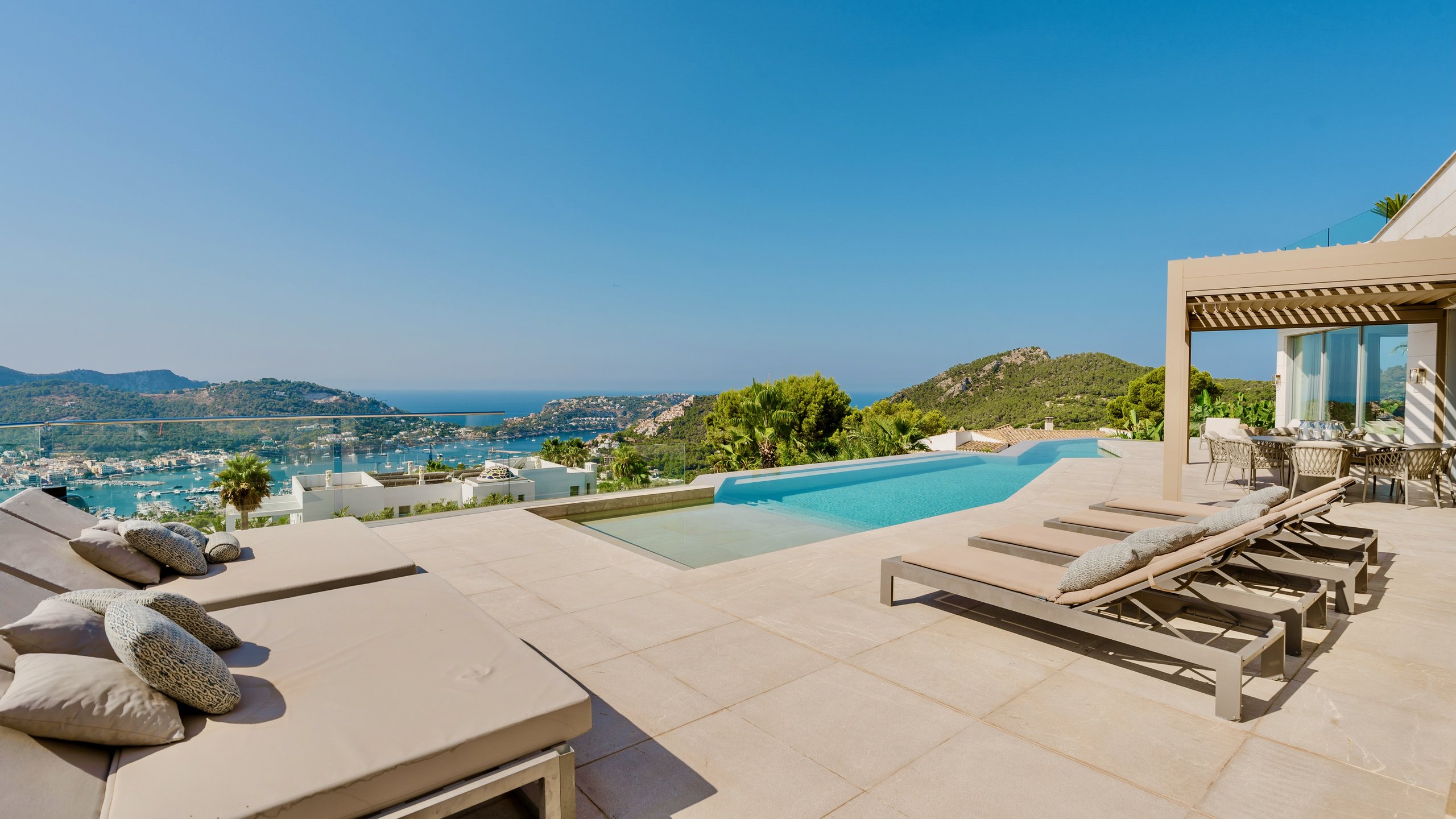 Casa Sunshine infinity pool