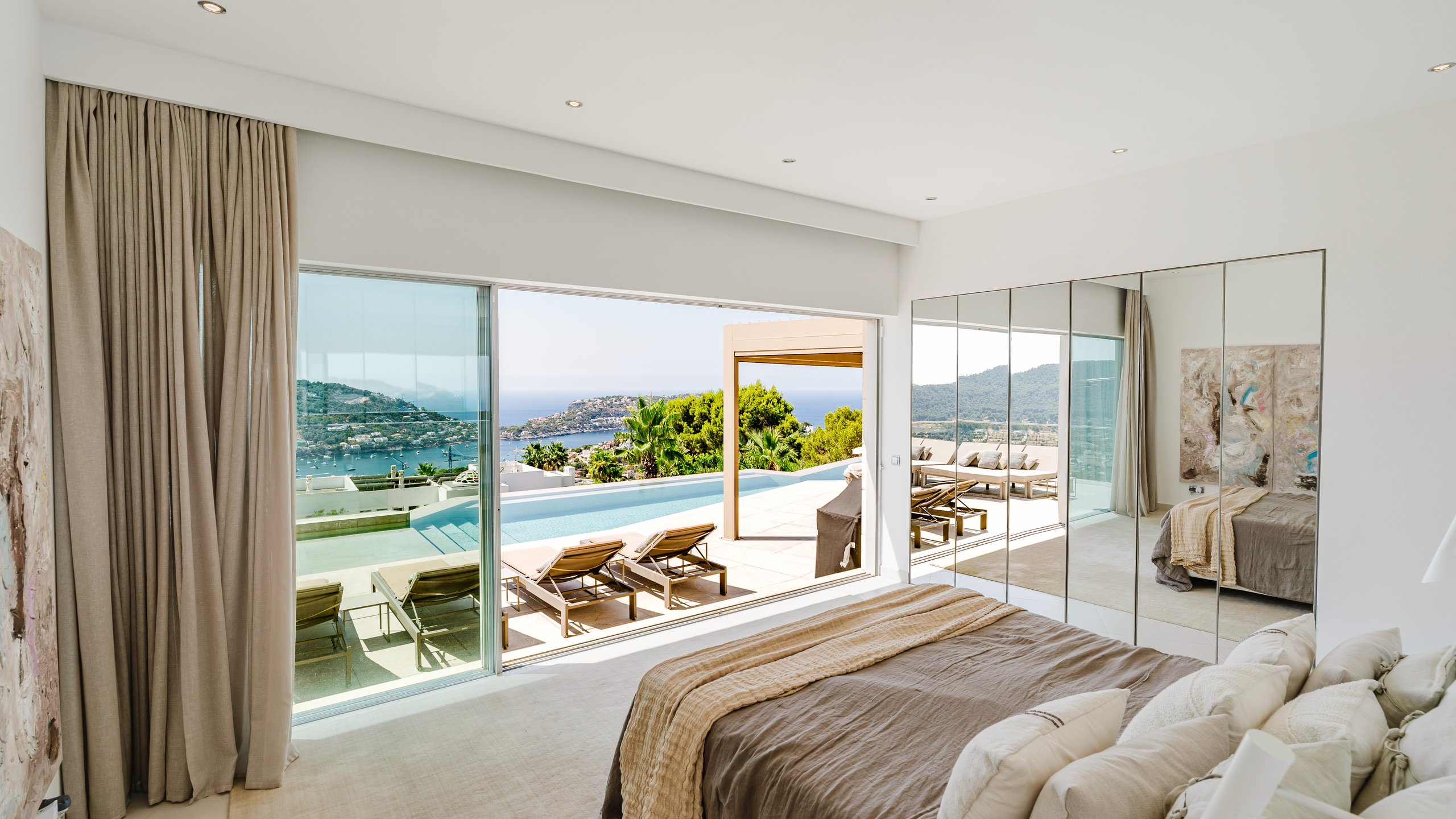 Casa Sunshine master bedroom with view