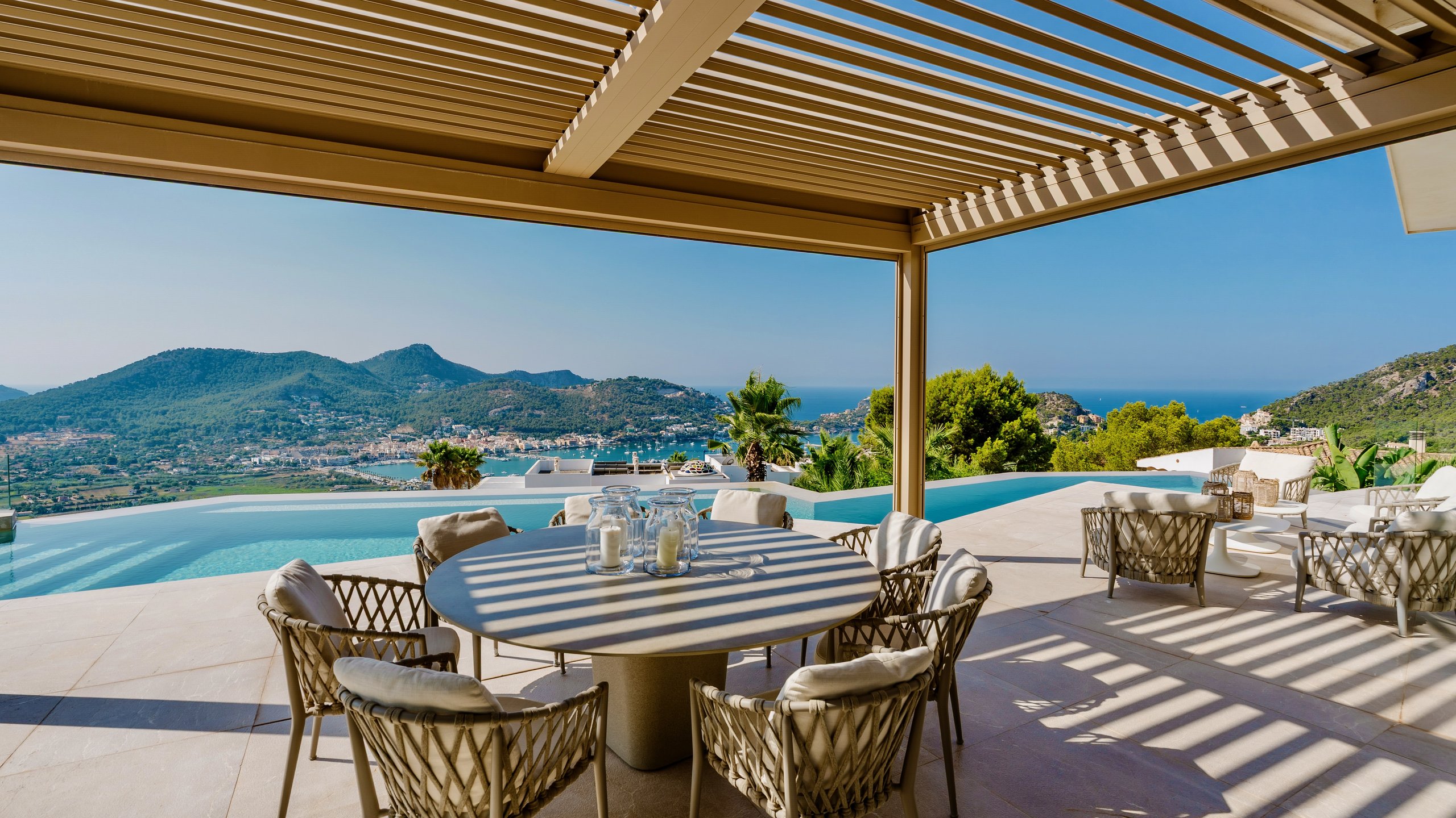 Casa Sunshine pergola dining terrace