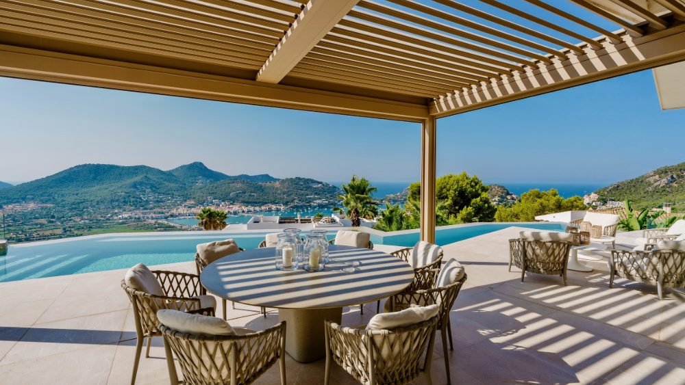 The pergola dining terrace at Casa Sunshine above the pool