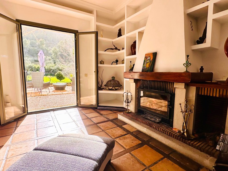 The fireplace in the sitting room at Casa Son Cabaspre
