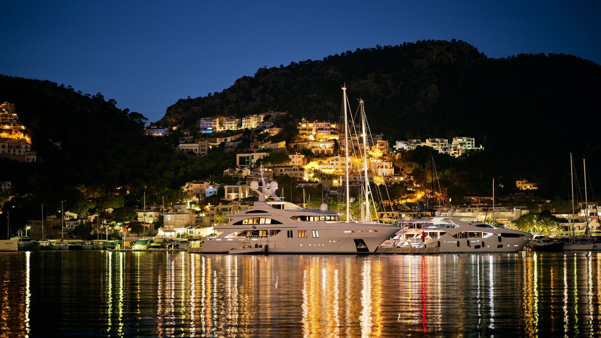 Port d'Andratx at night