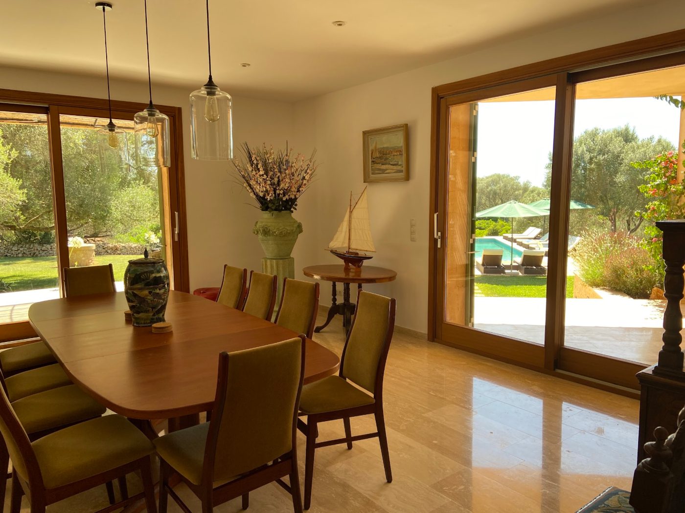 The dining room at Los Hibiscus, with the garden and pool beyond