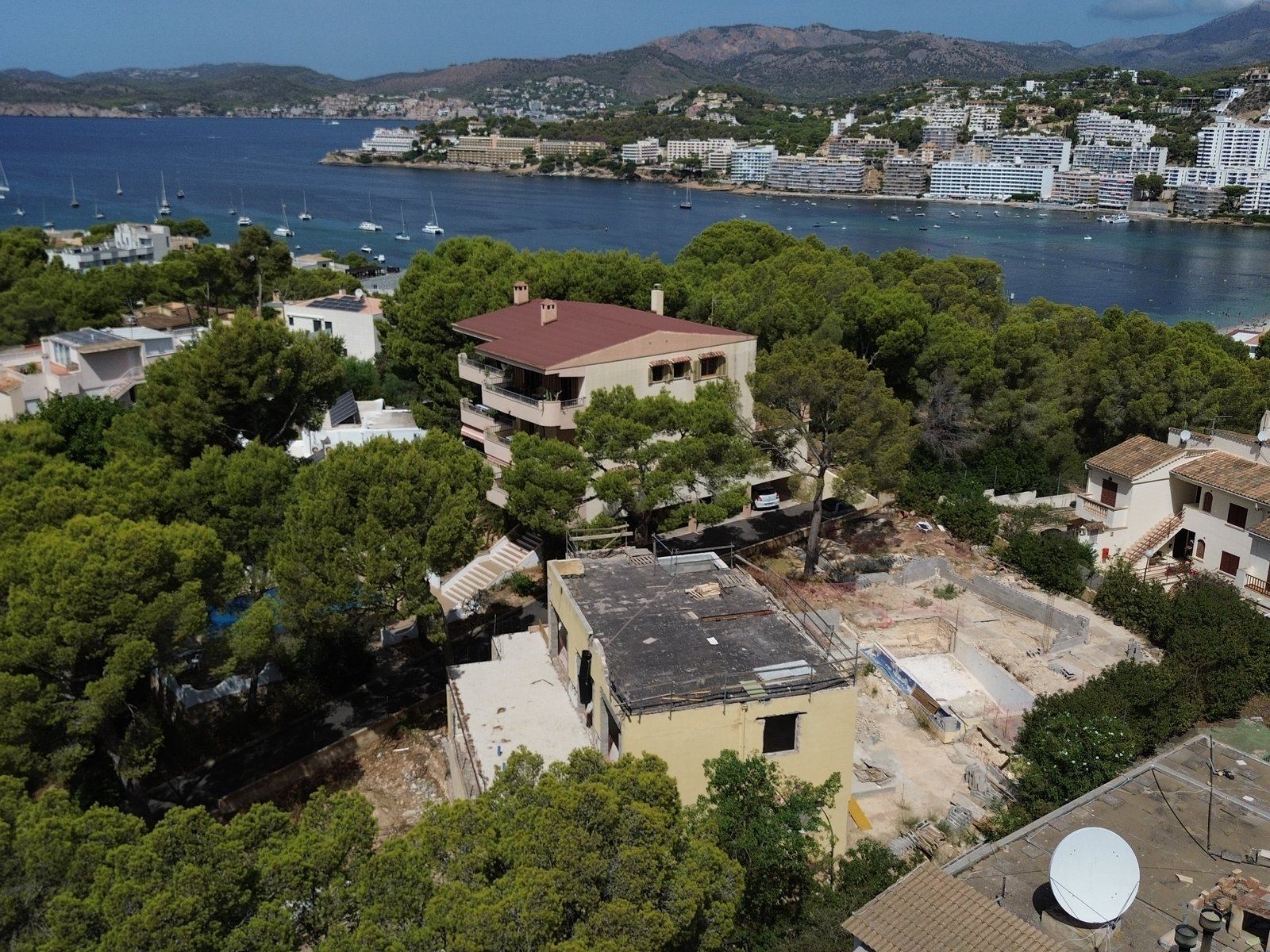 The ridge, the sea and the boats in the bay of Santa Ponsa