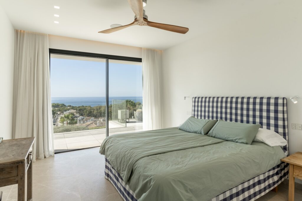 Bedroom opening onto a terrace with sea view