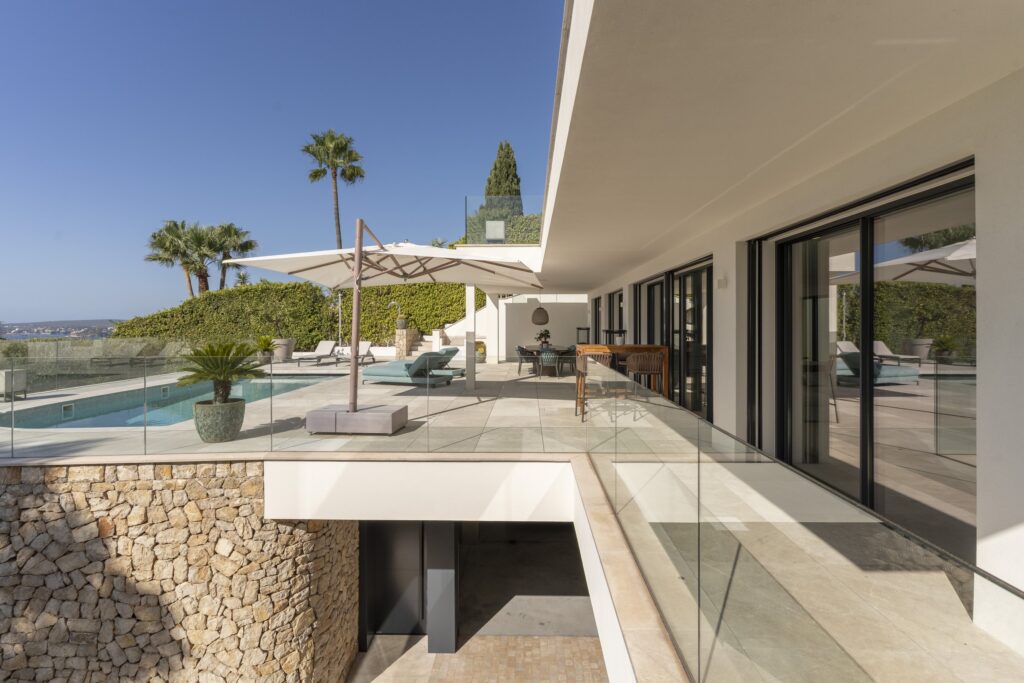 Covered terrace beside the pool