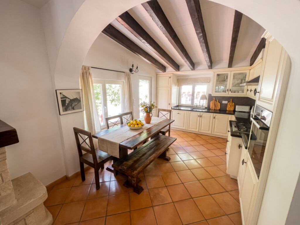 The dining table and the kitchen — visualisation
