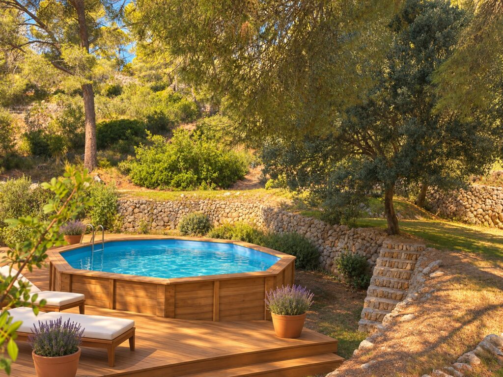 The pool and deck seen from the side — visualisation